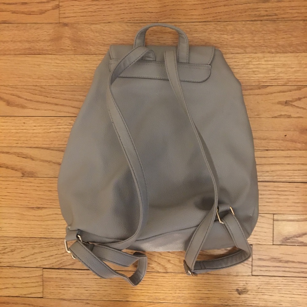 Beautiful GUESS backpack!! - Picture 2 of 4